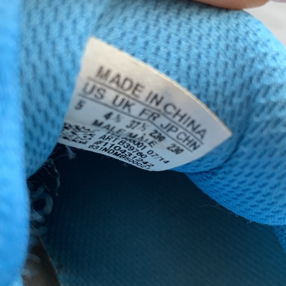 Adidas runners  white, black stripes bright blue athletic gym - Picture 5 of 8